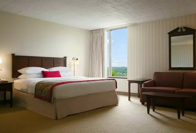 Отель Ramada By Wyndham Greensburg  & Conference Center