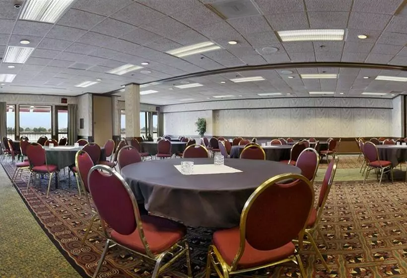 Red Lion Hotel Vancouver At The Quay