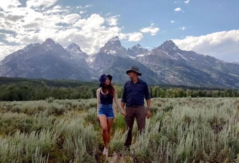 هتل Gravity Haus Jackson Hole