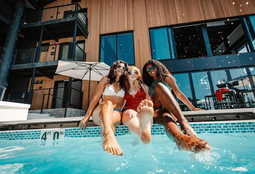 هتل Gravity Haus Jackson Hole