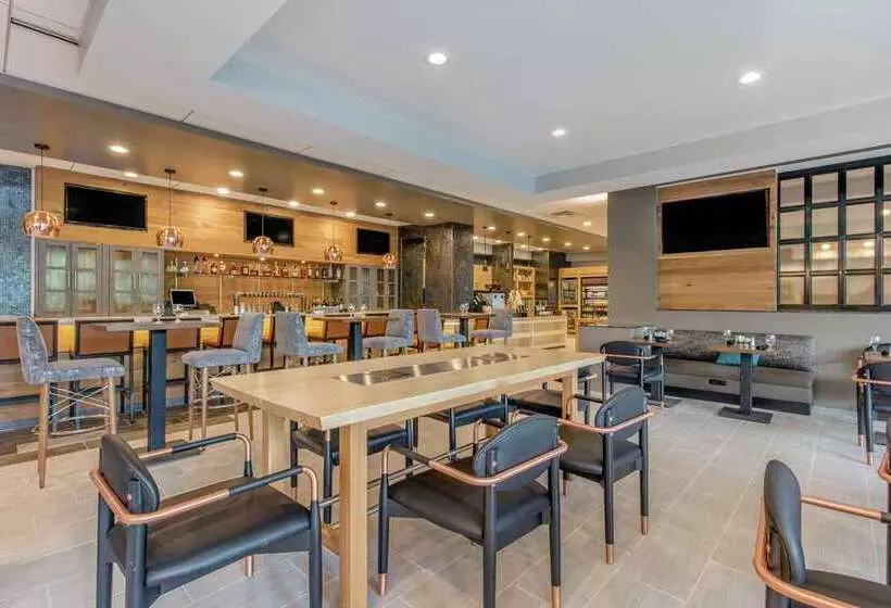 ホテル Doubletree By Hilton Birmingham Perimeter Park