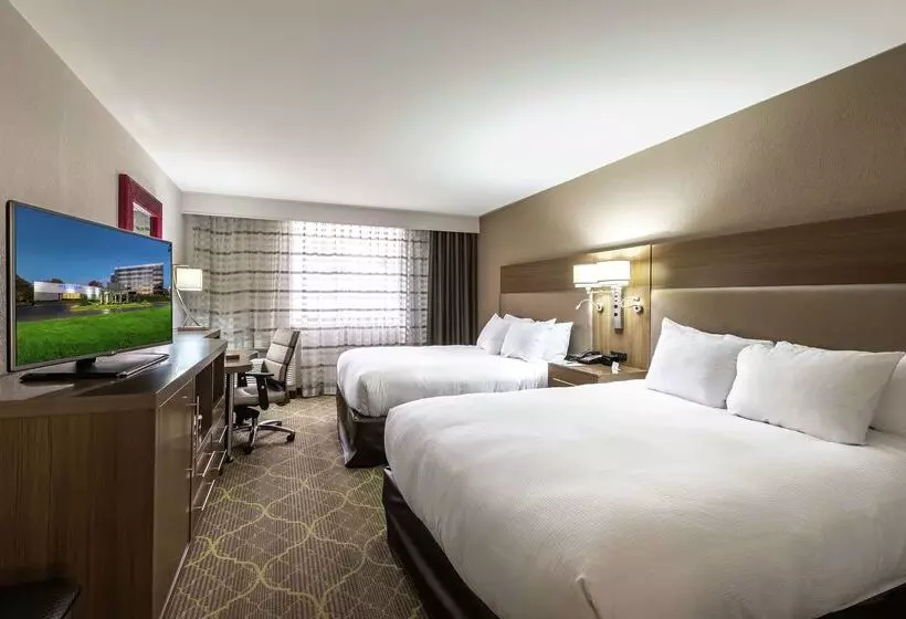 فندق Doubletree By Hilton Winston Salem University