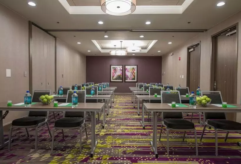 فندق Doubletree By Hilton Winston Salem University