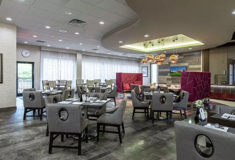 فندق Doubletree By Hilton Winston Salem University