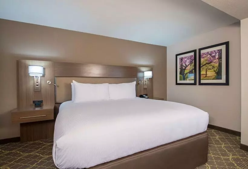 فندق Doubletree By Hilton Winston Salem University