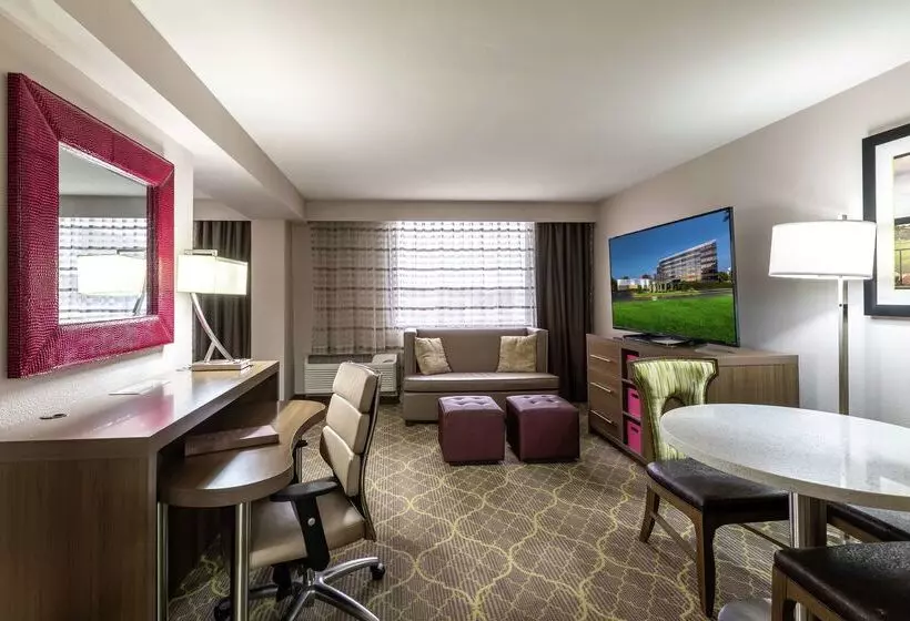 فندق Doubletree By Hilton Winston Salem University