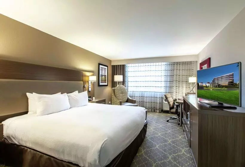 فندق Doubletree By Hilton Winston Salem University