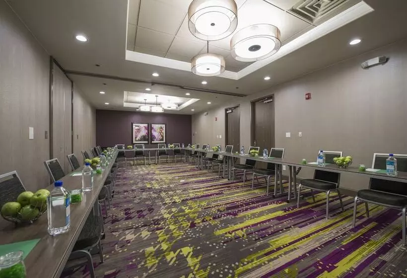 فندق Doubletree By Hilton Winston Salem University