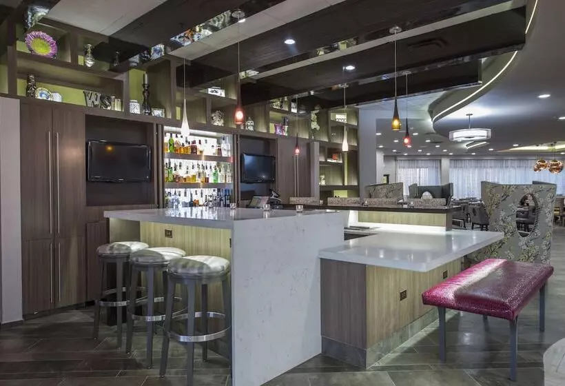 فندق Doubletree By Hilton Winston Salem University