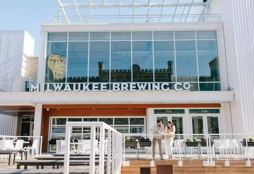 فندق Four Points By Sheraton Milwaukee North Shore