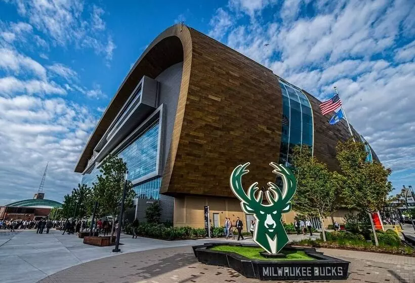 فندق Four Points By Sheraton Milwaukee North Shore