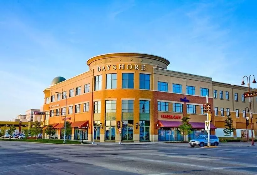 فندق Four Points By Sheraton Milwaukee North Shore