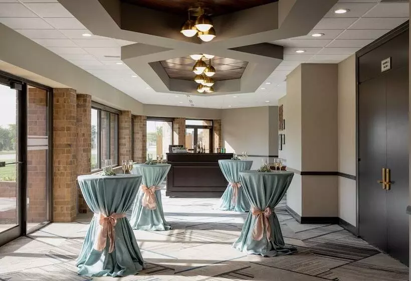 فندق Four Points By Sheraton Milwaukee North Shore