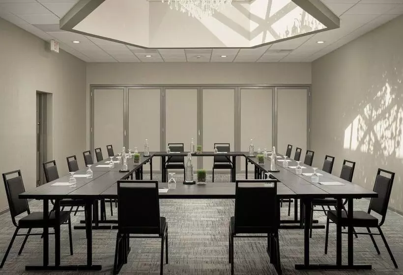 فندق Four Points By Sheraton Milwaukee North Shore