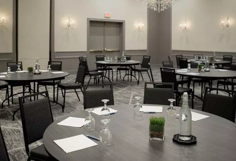 فندق Four Points By Sheraton Milwaukee North Shore