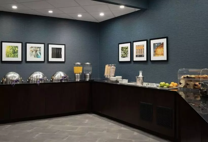 فندق Four Points By Sheraton Milwaukee North Shore