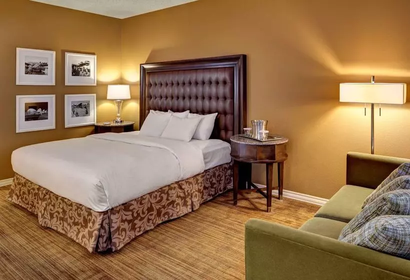 هتل Hilton St. Louis Airport