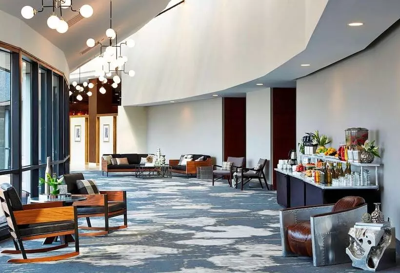 فندق Renaissance St. Louis Airport