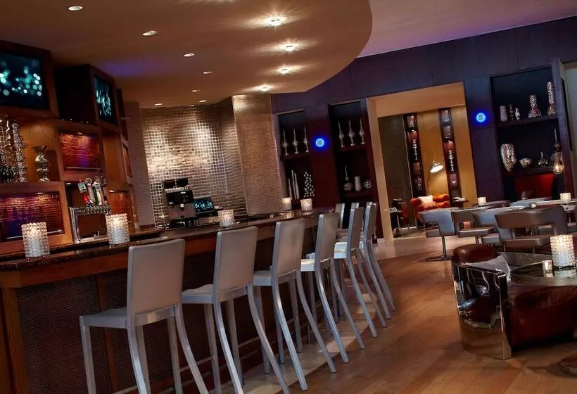 فندق Renaissance St. Louis Airport