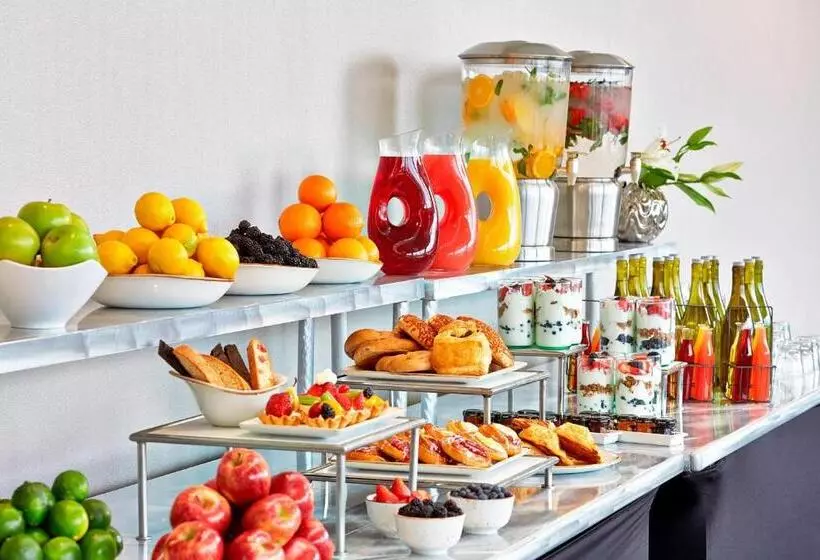 فندق Renaissance St. Louis Airport