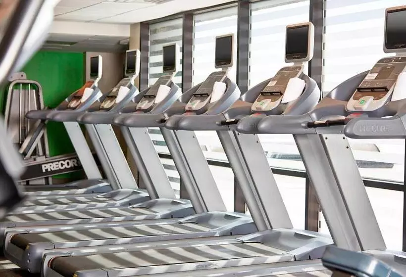 فندق Renaissance St. Louis Airport