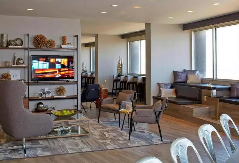 فندق Renaissance St. Louis Airport