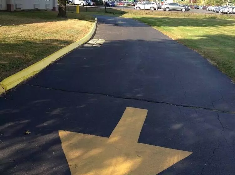 فندق Super 8 By Wyndham Hartford