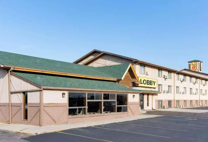 فندق Super 8 By Wyndham Mitchell