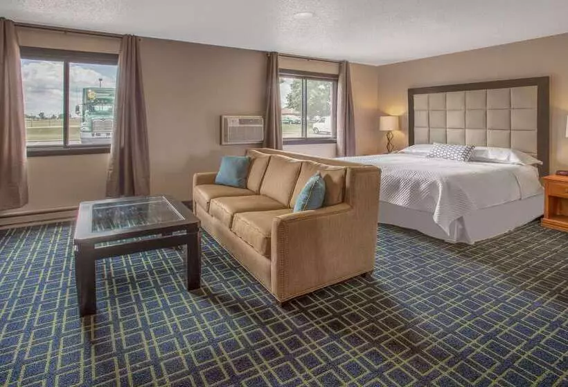 هتل Baymont By Wyndham Oshkosh Airport