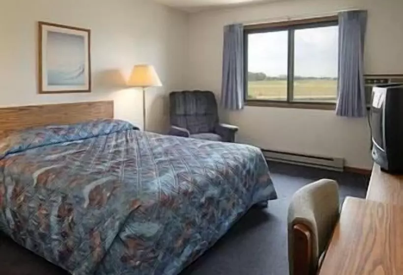 هتل Baymont By Wyndham Oshkosh Airport