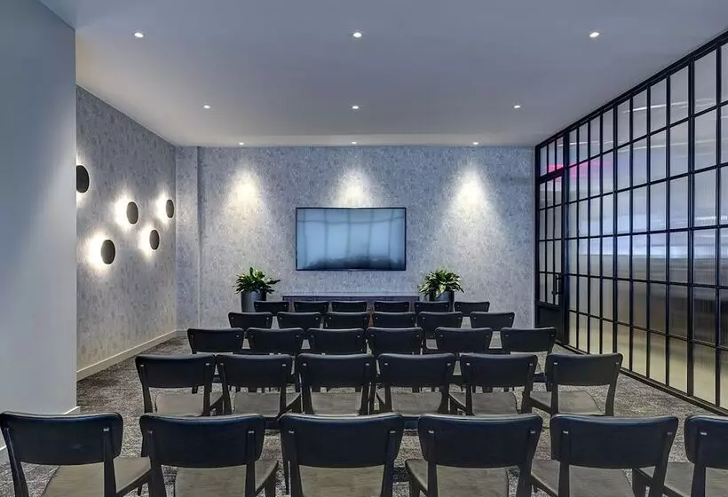 酒店 The Colonnade