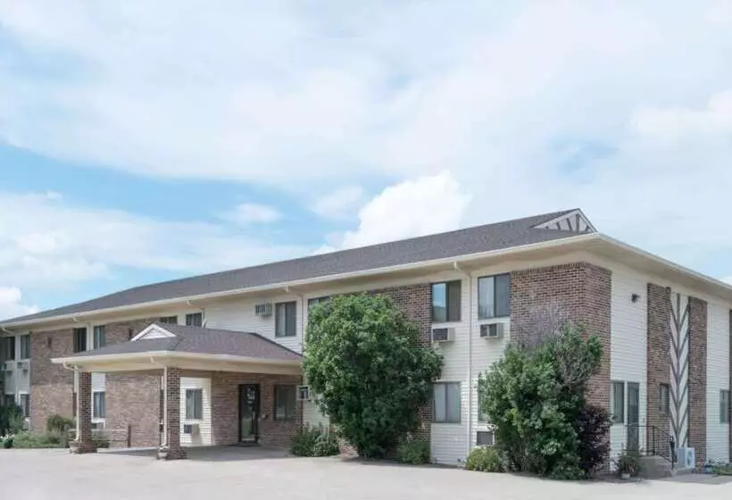 מוטל Super 8 By Wyndham Milbank Sd