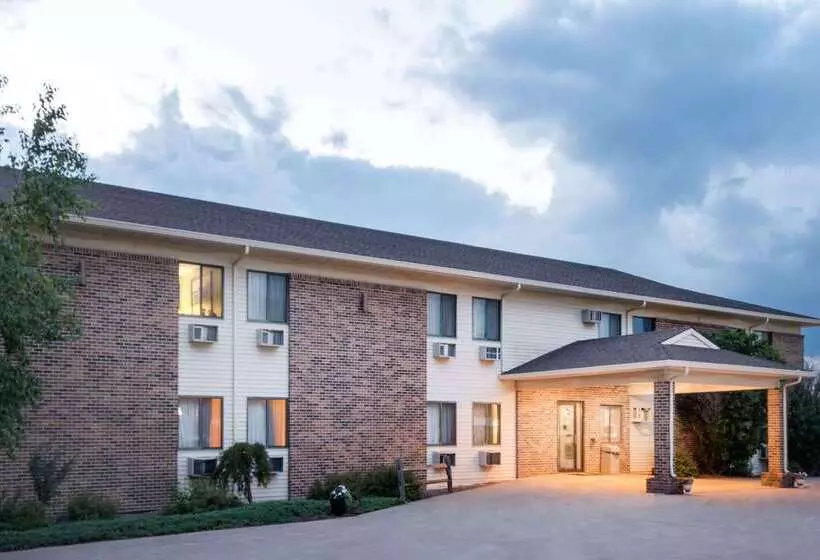 מוטל Super 8 By Wyndham Milbank Sd