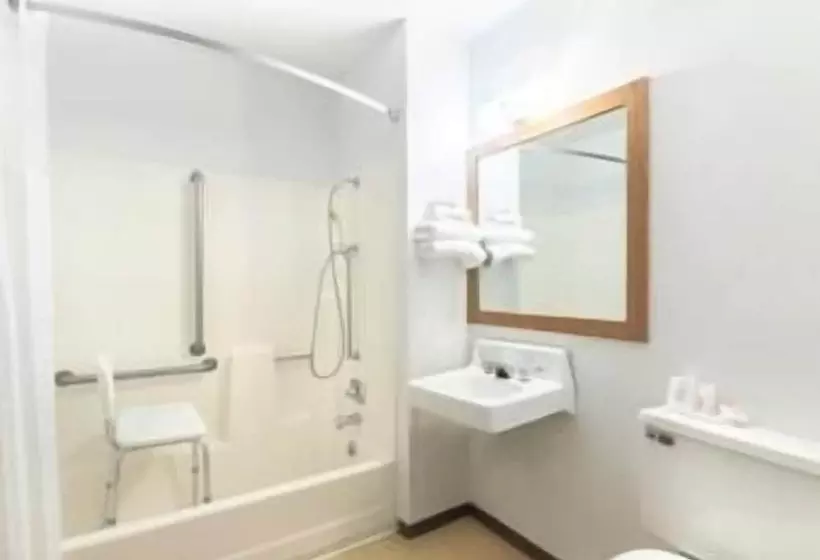 מוטל Super 8 By Wyndham Milbank Sd