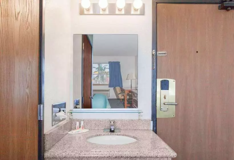 汽车旅馆  Super 8 By Wyndham Selma/fresno Area