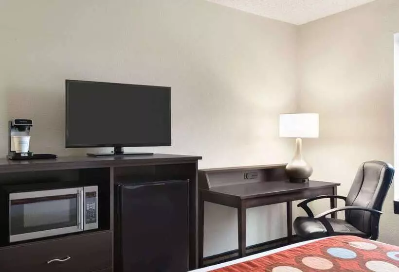 فندق على الطريق Super 8 By Wyndham Wausau