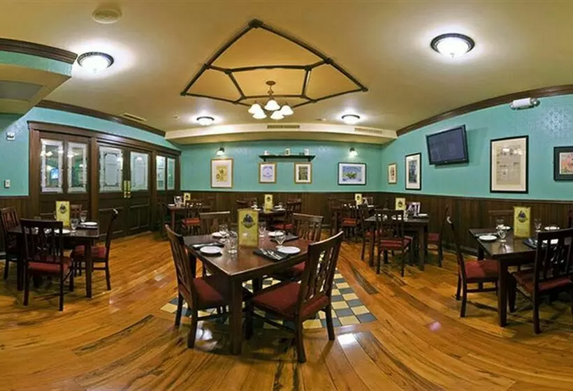 Radisson Hotel at Star Plaza