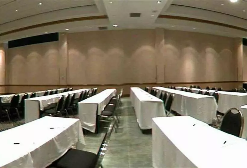 Radisson Hotel at Star Plaza