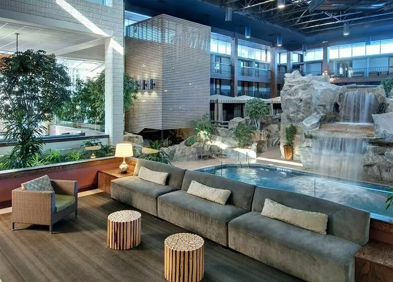 Radisson Hotel at Star Plaza