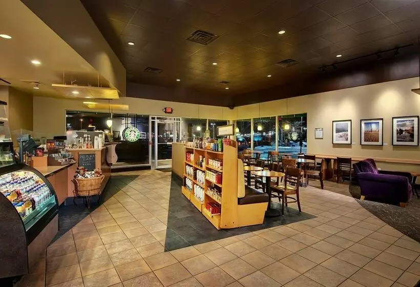 Radisson Hotel at Star Plaza