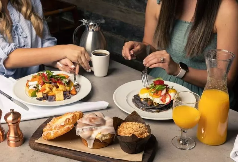 The Scottsdale Plaza Resort & Villas