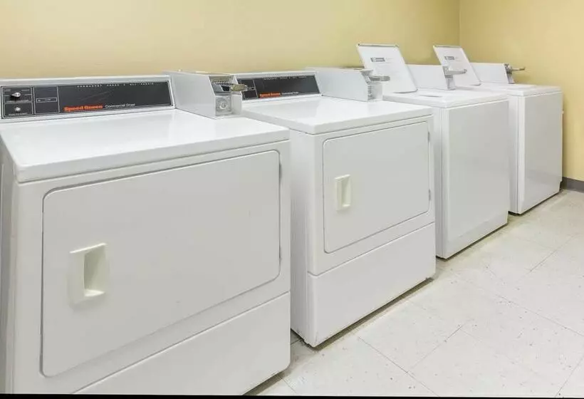 מוטל Super 8 By Wyndham Salem