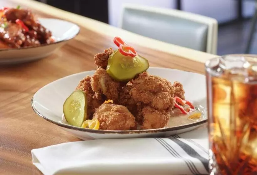 Отель Charlotte Marriott Southpark