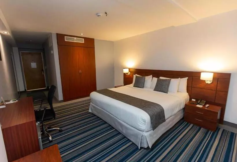 هتل Continental Altamira