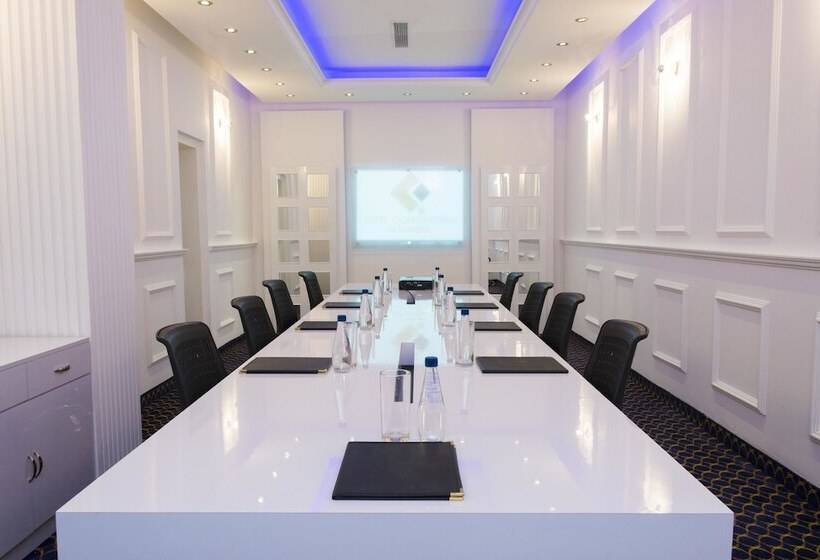 هتل Continental Altamira