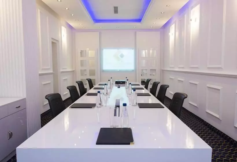 هتل Continental Altamira