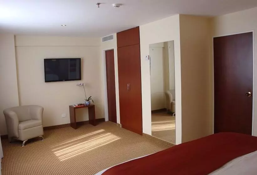 هتل Continental Altamira