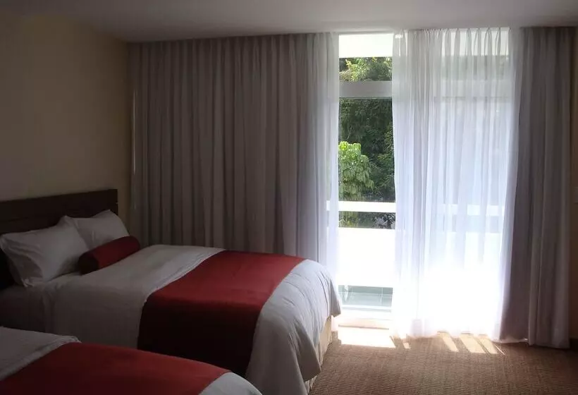 هتل Continental Altamira