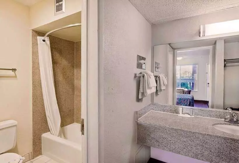 בית מלון כפרי Knights Inn Palmdale Ca