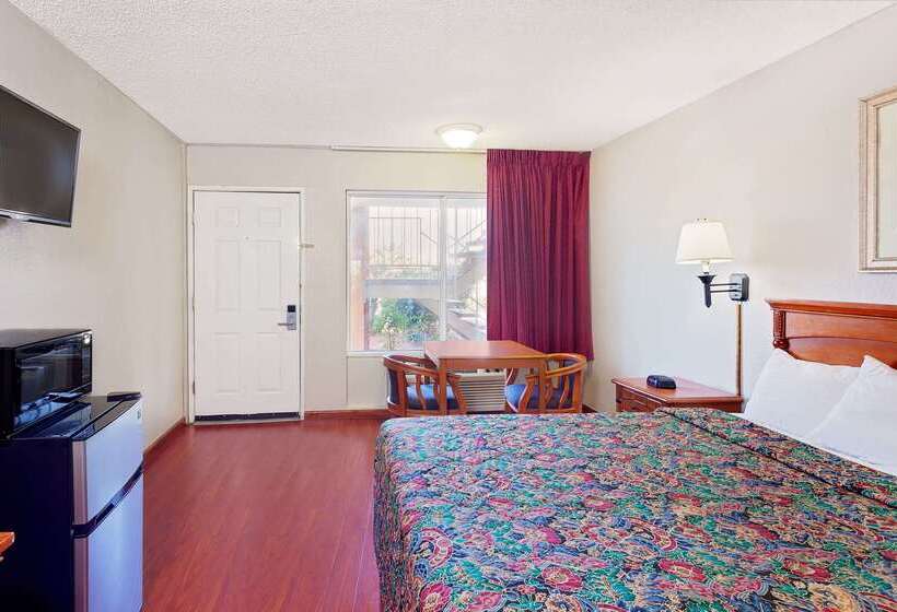 هتل Knights Inn Palmdale Ca